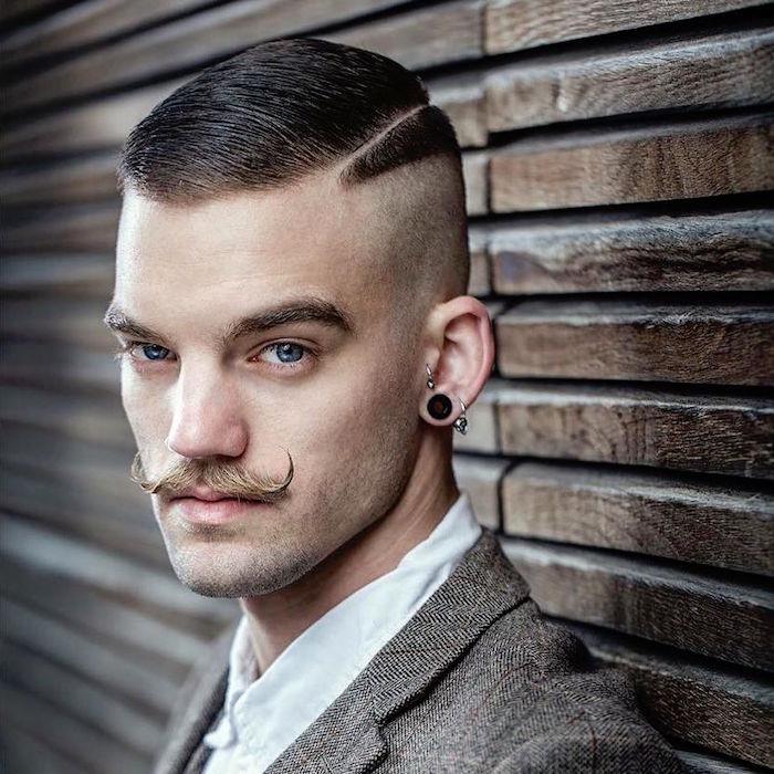 senovinio stiliaus ūsai „pompadour cut cut tip loop wax“ anglų skalikų ūsai