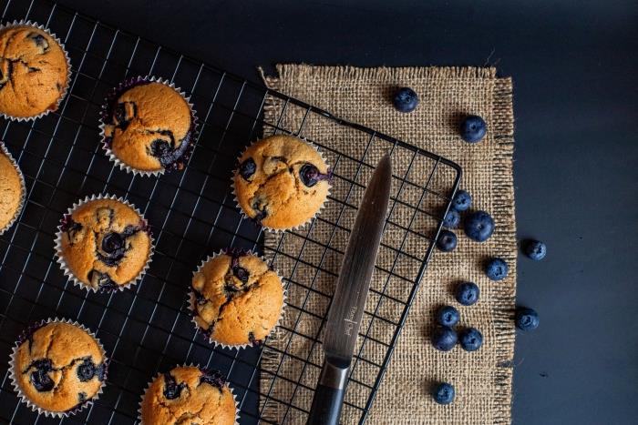 yaban mersinli muffin tarifi çok amaçlı un şeker hazırlama cupcake çilek kalıp kağıdı