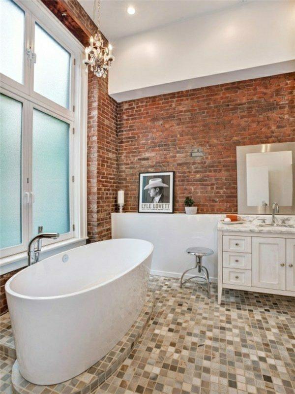 plytų siena-vonios kambarys-ovali vonia