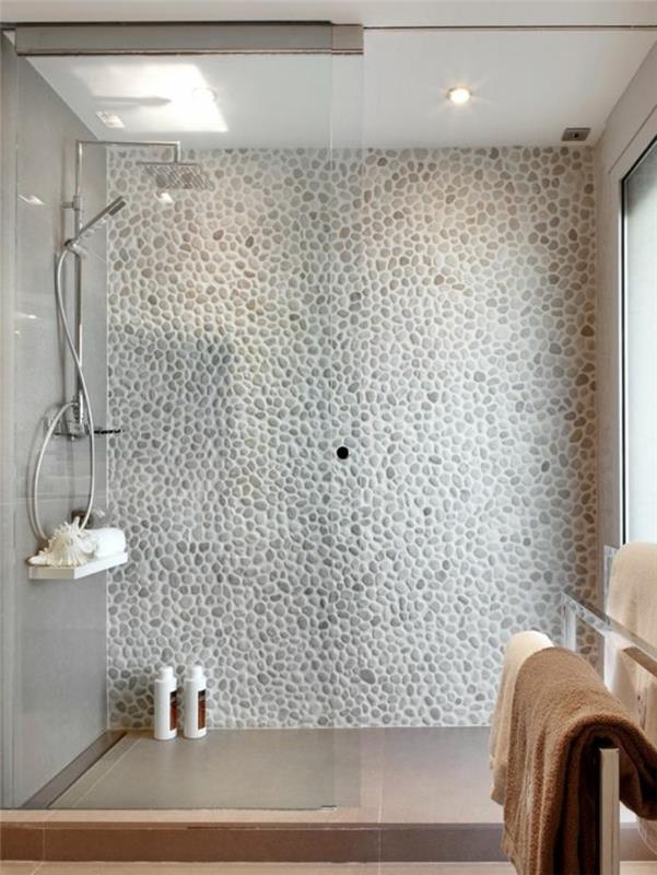 akmenukai-siena-dekoratyvinis-vonios kambarys-taupe-vonios kambarys-taupe-vonios-skalbiniai