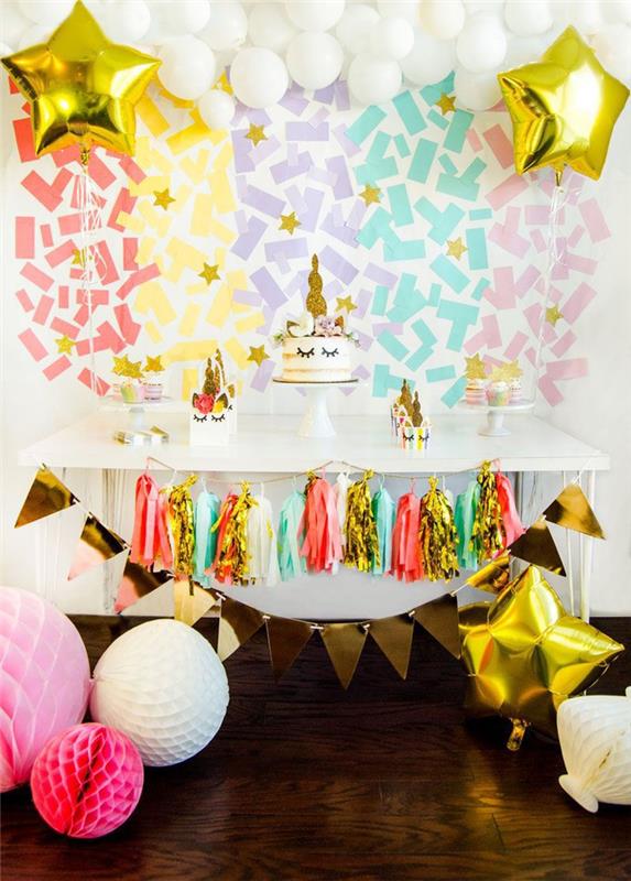 samopostrežni desertni odtenek v pastelnih in zlatih tonih z ozadjem za konfete in miznim krilom iz venca