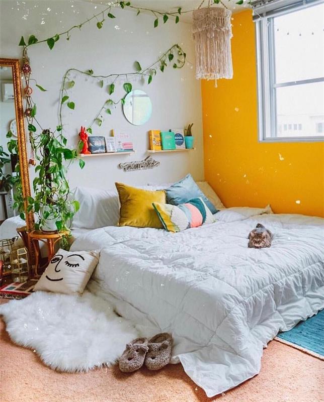 Spalnica za odrasle dekoracija navdih, spalnica tumblr z rumeno steno, rastlina na steni, kako okrasiti preprosto in prijetno spalnico