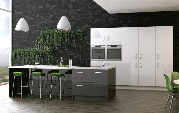 gri taş duvarda bitki dekorasyonu ile beyaz ve gri modern mutfak, orta adalı mutfak modeli