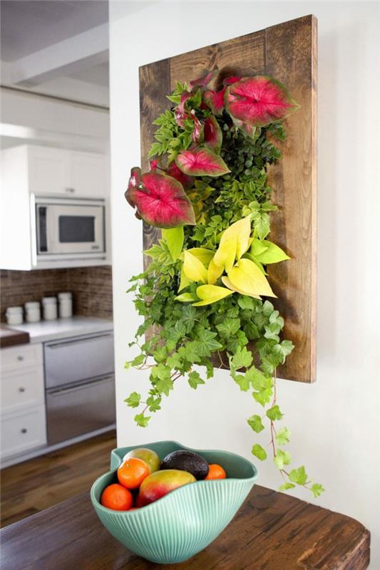 medinė plokštė su gyvais augalais, originali dekoratyvinė idėja virtuvėje