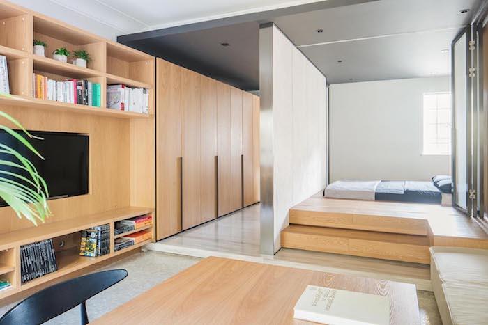lova ant medinės platformos, medinė spintelė ir televizoriaus spintelė, išdėstyta išilgai, minimalistinio dizaino idėja, japoniškas stilius