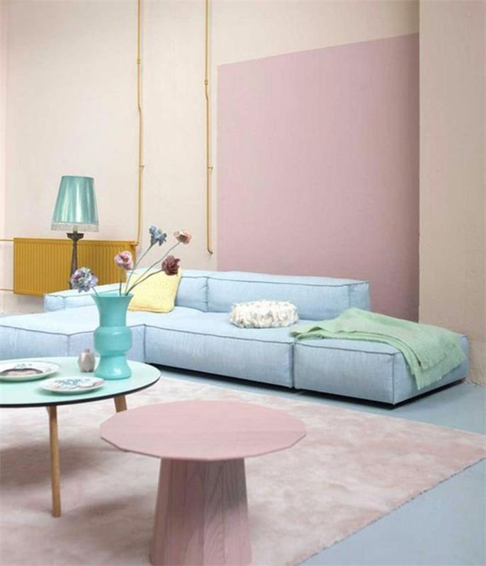 šviesiai rožinės spalvos sienos-šviesiai mėlyna-sofa-šviesiai rožinė-kiliminė-rožinė-medinė-stalas
