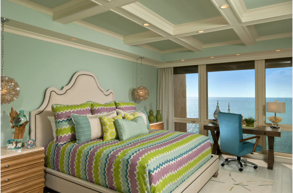 Blanco y menta para la decoración del dormitorio.