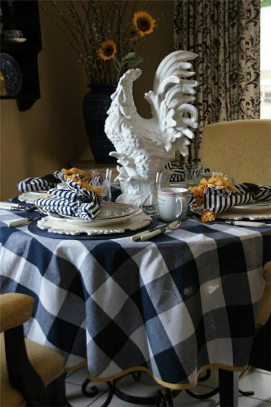 masa örtüsü-damalı-beyaz-mavi-horoz-masa için-heykel-masa-takımı