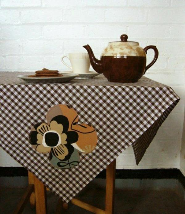 masa örtüsü-kahverengi-bej-çek-masa-dekorasyon-kahve-bisküvi