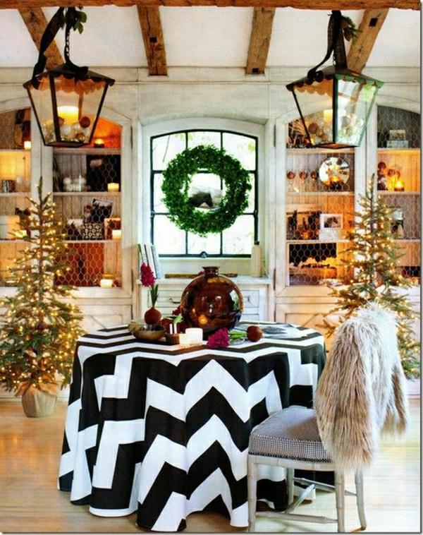 balta-juoda-staltiesė-staliukas-kalėdinis-stalo-dekoravimas-svetainė