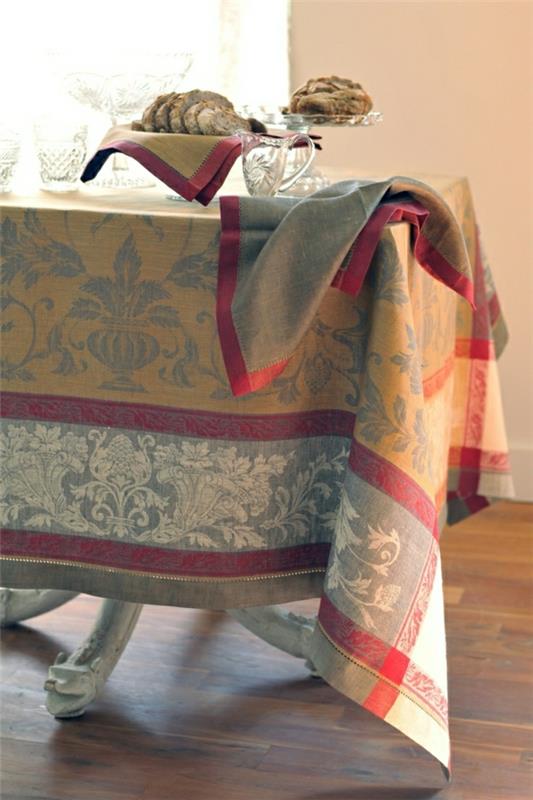 elegantiškas-audinio variantas-staltiesė-mediniam-stalui