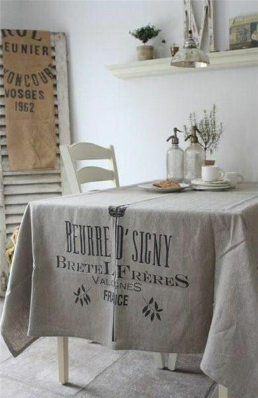 staltiesė-pilka-lino-virtuvė-mderne-kėdė-balta-medžio-gėlės