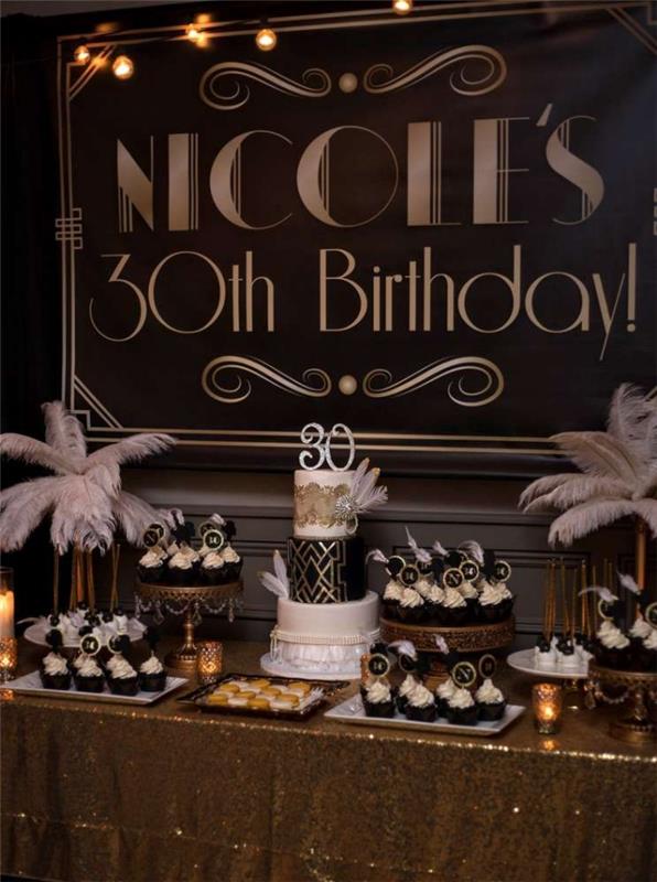 30 metų gimtadienio temos idėja, šventinio stalo dekoravimas su gimtadienio tortu ir šokoladiniais bandelių desertais