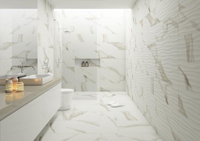 beyaz ve bej banyo fayans deseni, duş kabinli banyo düzeni fikirleri, tavan pencereli hafif banyo