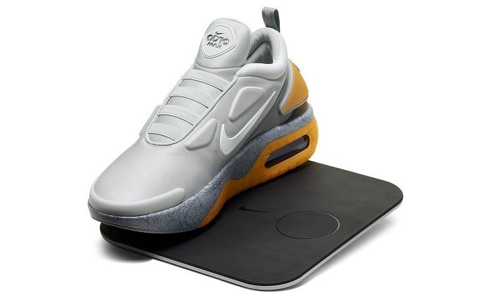 Nike Adapt Auto Max, nova samopolirna superga, ki je izšla 26. marca na Japonskem