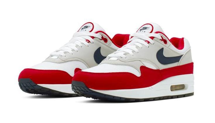 Colin Kaepernick, obtožen rasizma, je Nike preklical trženje svojega dneva neodvisnosti Air Max 1 Betsy Ross