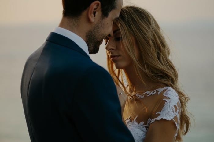 Düğün saç modeli düğün örgüsü ve kıvırcık düğün saç modeli kıvırcık