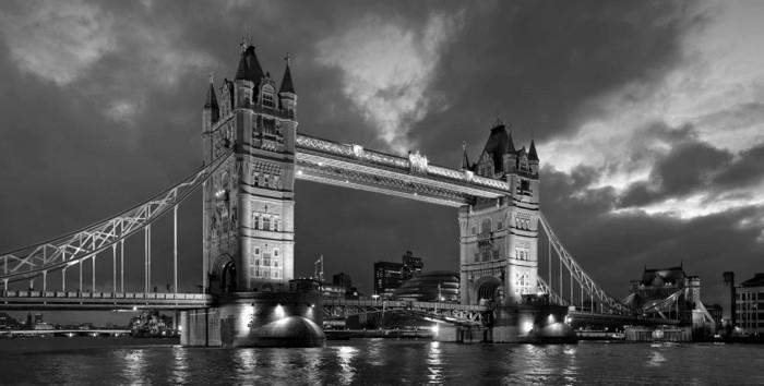 siyah-beyaz-sanatsal-fotoğrafçılık-siyah-beyaz-londra-kule köprüsü