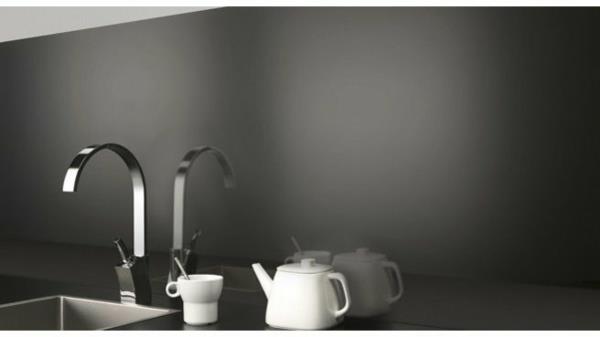mat-črno-steklo-splashback