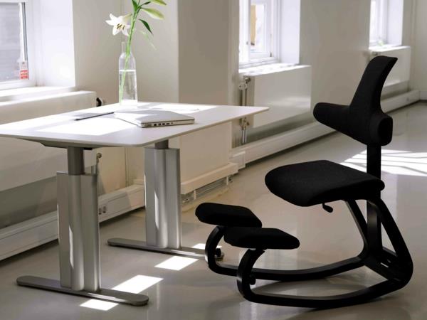 juoda-originali-ergonomiška-biuro kėdė
