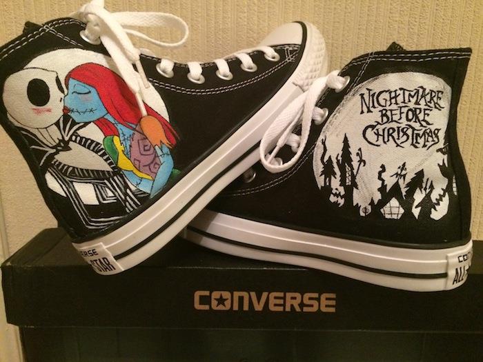 Custom Converse, iz kakšnega materiala prilagodite svoje čevlje, paru pred božičem narišite nočno moro