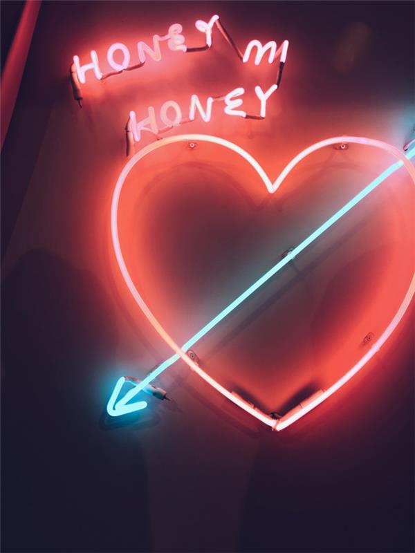 Neon tabela, romantik çift, sevgililer günü kartı, sonsuza kadar aşk, dünyanın en güzel çifti nedir