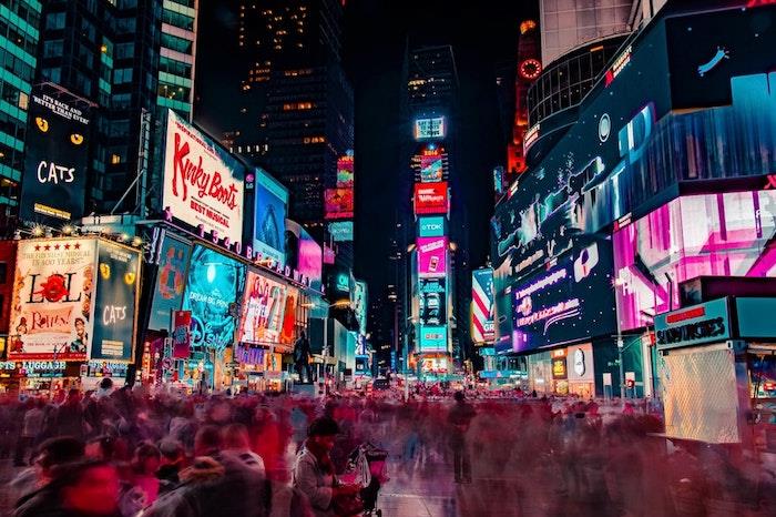Times Meydanı manzara baharı, Amerika manzarası, new york manzarası, birçok insan, parlak ışıklar