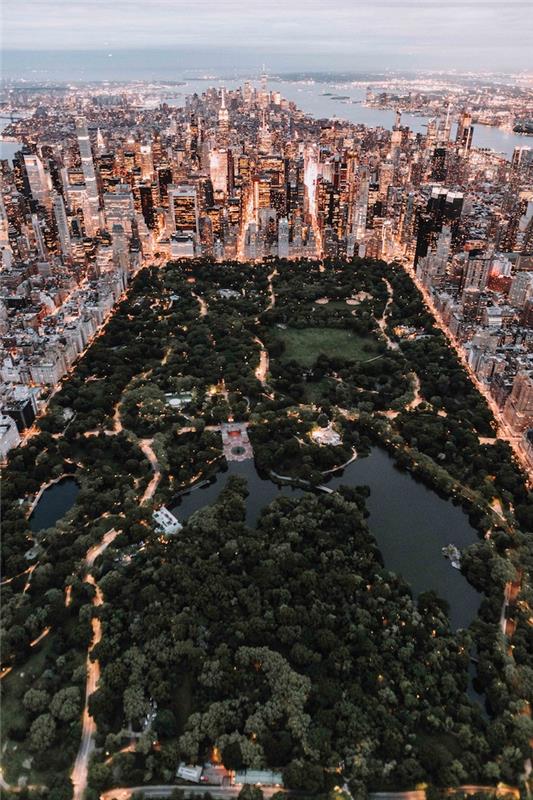 Osrednji park v New Yorku in pogled na Manhattan pred nočjo, mestna pokrajina, slika najlepšega mesta na svetu