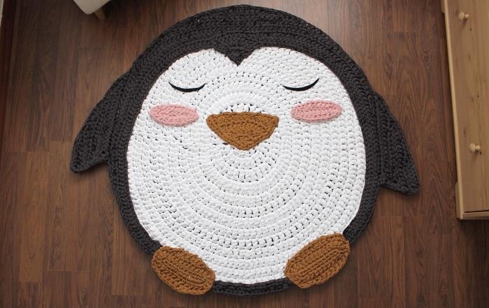 kreş kendin yap kilim, penguen kilim deseni, tığ işi kilim fikri ile nasıl dekore edilir