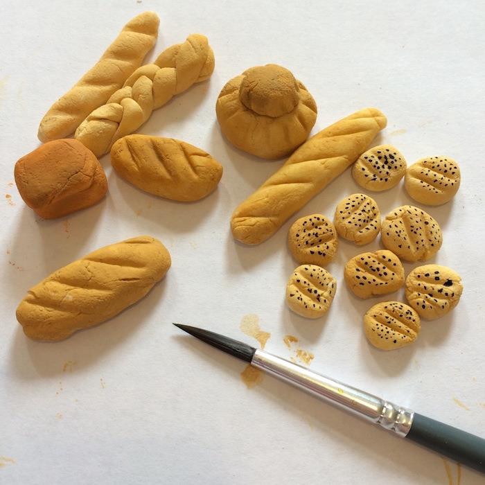 Fotoğraf sahte tatlı çörek ekmeği baget tuzlu hamurda DIY yapmak için orijinal bir nesne fikri olarak
