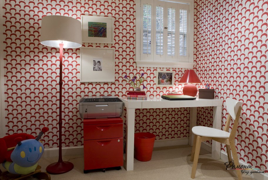 El color rojo de las paredes, si tienes medida, es perfecto para actividades mentales.