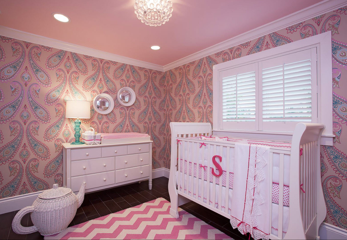 Vaikų kambarys rožinės spalvos