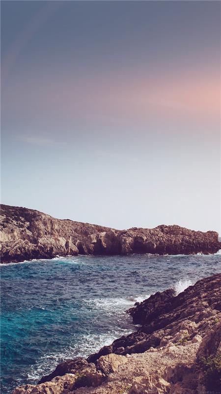 okyanus kenarındaki kayalar, mavi ve pembe gökyüzü, siyah arka plan tumblr