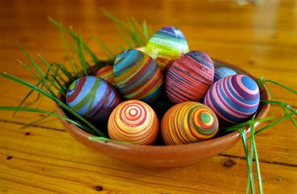 jajca-okrašena-ideja-dekoracija-z barvilom