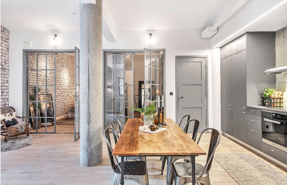 Cucina e sala da pranzo in una stanza