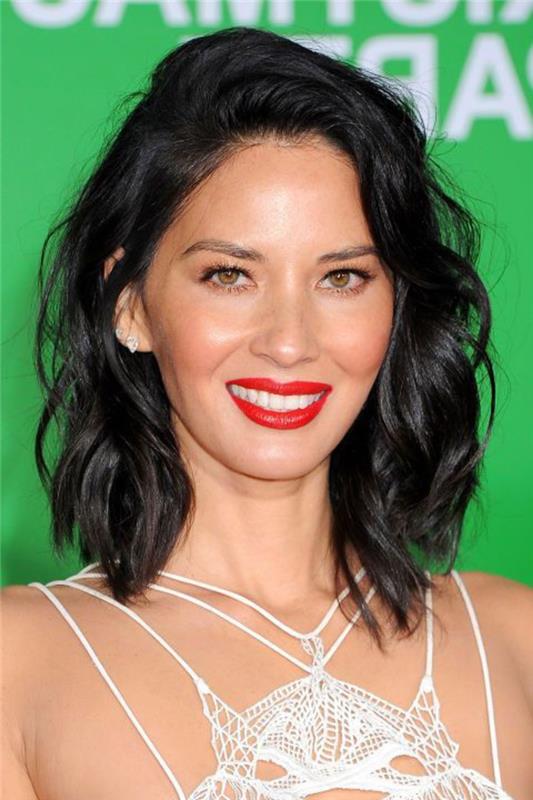 potopljen zamegljen dolg bob model, olivia munn, črni lasje, asimetrične šiške, vintage zvezdniški videz