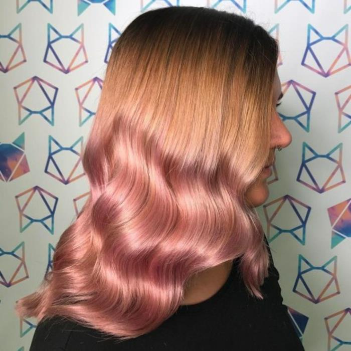pastelno senčenje las od blond do roza, lepi lasni valovi