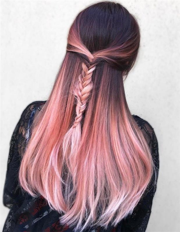 miela romantiška šukuosena su pynėmis ant pagrindinių juodų plaukų su suplonėjusiais galiukais ir nudažyta pasteline rožine spalva