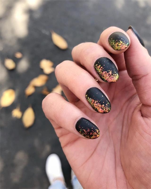gel nail trend 2020 črna podlaga lak z mat učinkom nadlak bleščeča dekoracija na nohtu jesenska manikura ideja