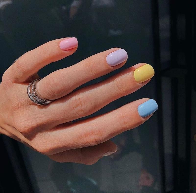 večbarvni pastelni nohti oblikujejo kratke nohte različne barve prstov
