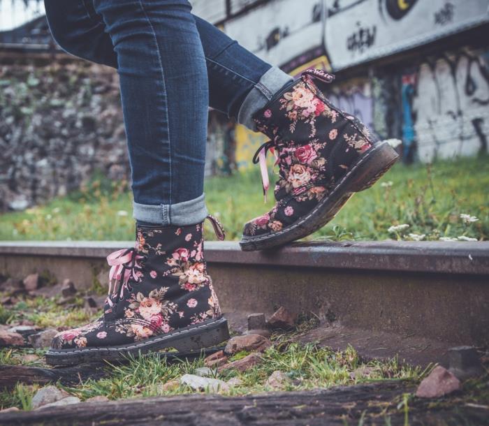 Timberland Kadın Kıyafeti Floral Timberland Nasıl Giyilir