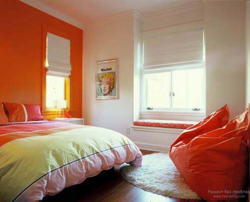 Dormitorio naranja y blanco