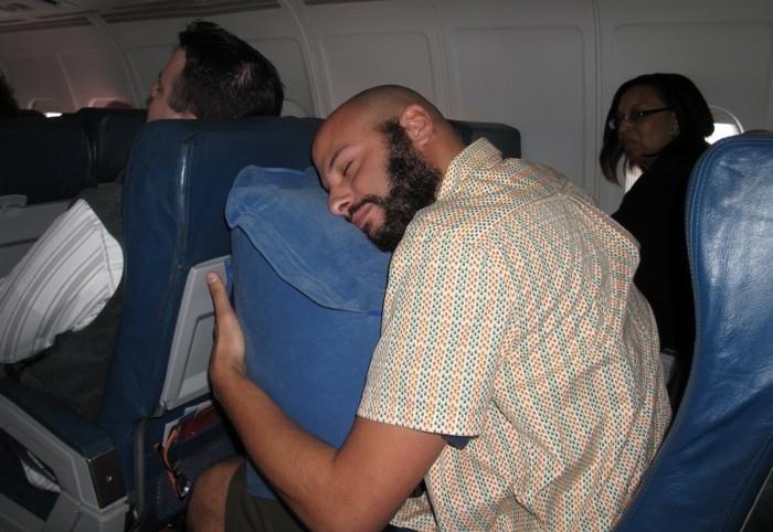 pagalvė-pripučiama-kelionė-pagalvė-lėktuvas-pagalvė-kaklas-kelionė