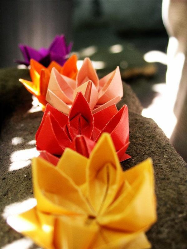 kolay-origami-çiçek-şekilli-origami-yapması kolay-renkli-kağıt-çiçekler
