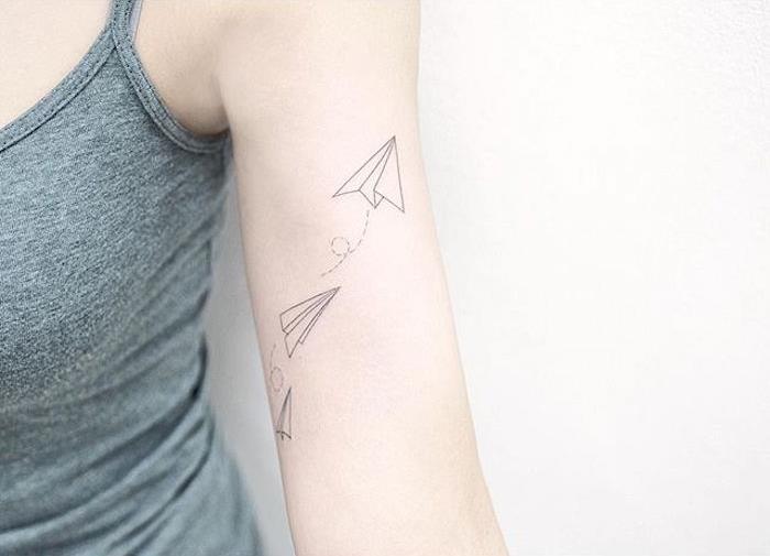 najlepše tetovaže papir letalo tattoo letala papirna roka ženska