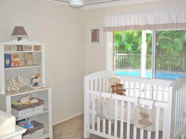 orijinal-bebek yatak odası-beyaz-gri-serin-dekorasyon-ve-aksesuarlı-