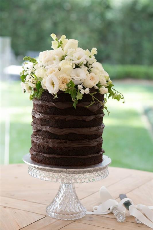 Idėja, koks lengvas šokoladinis pyragas gimtadieniui paprastas šokoladinis pyragas, papuoštas gėlėmis