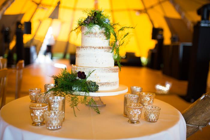 Stebuklingas vestuvių tortas, teminis pyrago įvaizdis prašmatnioms bohemiškoms vestuvėms