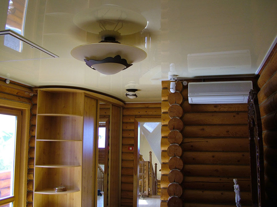 raztegljivi stropi v leseni hiši