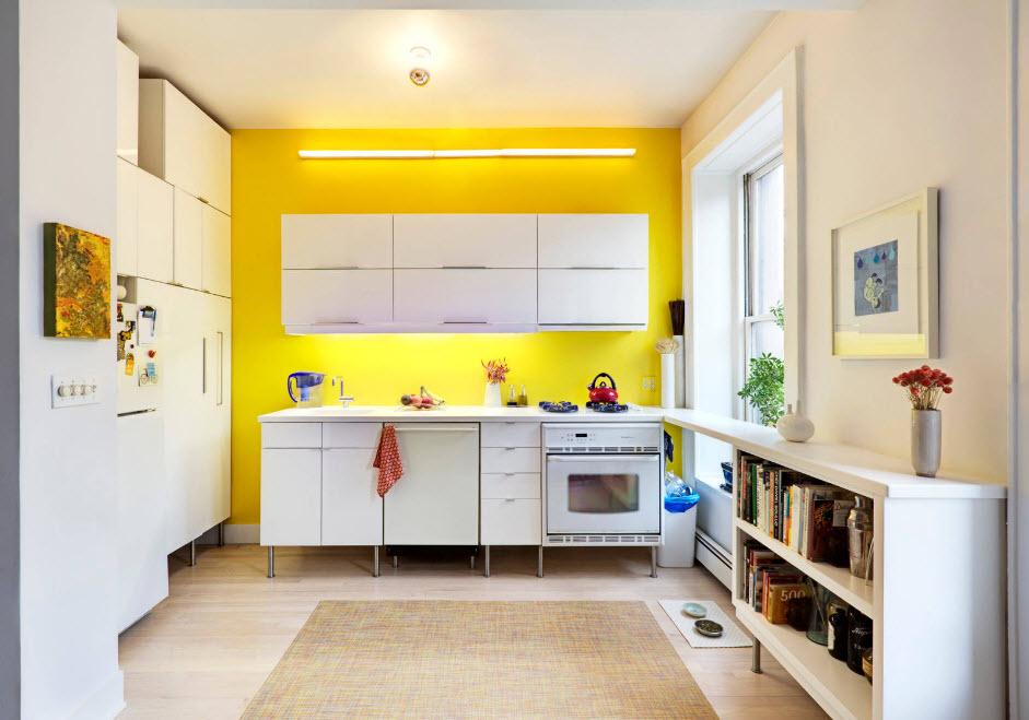 Muro luminoso con una cucina squallida